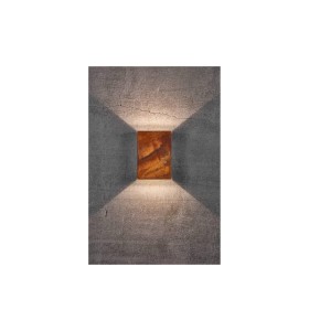 Lampa Ścienna Nordlux LED Metal Corten włączona na betonowej ścianie