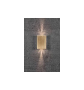 Lampa Ścienna Nordlux LED Mosiądz na ciemnej ścianie.