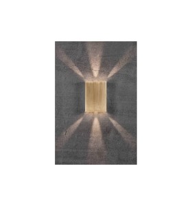 Lampa Ścienna Nordlux LED Mosiądz na betonowej ścianie.