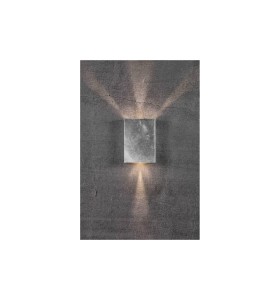 Lampa Ścienna Nordlux LED Srebrny na ciemnej ścianie.