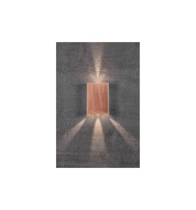 Lampa Ścienna Nordlux LED miedziana na betonowej ścianie.
