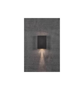 Lampa Ścienna Nordlux LED Aluminium Czarny na tle betonowej ściany.