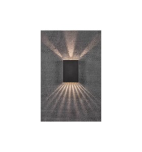Lampa Ścienna Nordlux LED Aluminium Czarny na ścianie, oświetlająca przestrzeń dekoracyjnymi promieniami światła.