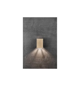 Lampa Ścienna Nordlux LED Mosiądz emitująca światło na betonowej ścianie.