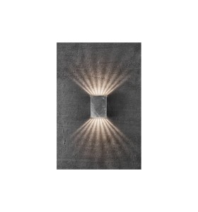 Lampa Ścienna Nordlux LED Srebrny na szarej ścianie emitująca światło w górę i w dół.