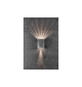 Lampa Ścienna Nordlux LED Srebrny na szarej ścianie z efektem świetlnym.