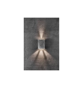 Lampa Ścienna Nordlux LED Srebrny na betonie, światło skierowane ku górze i dołowi.
