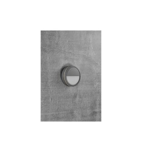Lampa sufitowa Plafon okrągły SMARTLIGHT NORDLUX 1x9,5W LED Szary Aluminium na tle betonowej ściany.