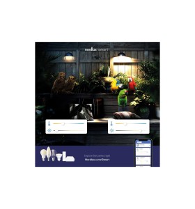 Lampa Ścienna Nordlux LED Aluminium Szary zamontowana na ścianie z drewnianymi panelami, otoczona egzotycznymi roślinami i kolorowymi ptakami.