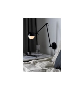 Lampa ścienna Kinkiet Nordlux G9 5W Metal Czarny nad stolikiem nocnym przy łóżku.