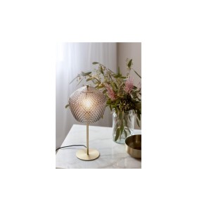 Lampa Stołowa Nordlux E27 40W Mosiądz na biurku obok wazonu z kwiatami.
