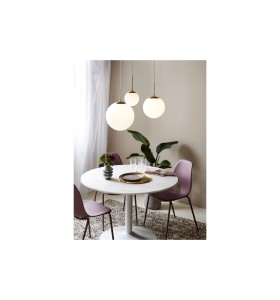 Lampa Wisząca Nordlux E27 25W Mosiądz nad stołem w jadalni.