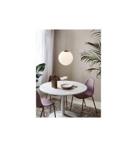 Lampa Wisząca Nordlux E27 25W Mosiądz nad białym okrągłym stołem w nowoczesnym wnętrzu.