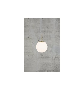Lampa Wisząca Nordlux E27 25W Mosiądz na tle betonowej ściany.