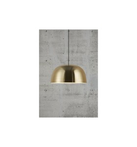 Lampa Wisząca Nordlux E27 60W Metal Mosiądz na tle betonowej ściany.