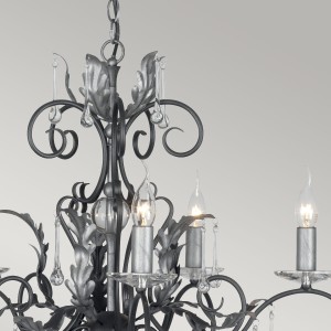 Lampa wisząca/żyrandol Amarilli Elstead Lighting w stylu klasycznym z czarnymi zdobieniami.