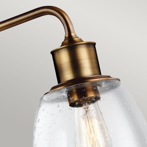 Lampa wisząca Hobson Elstead Lighting z żarówką E27 i kloszem ze szklanymi kroplami.