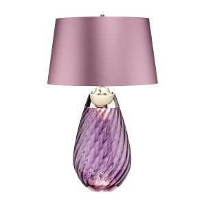 Lampa stojąca Lena Elstead Lighting z abażurem w kolorze fioletowym.