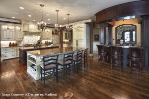 Lampa wisząca/żyrandol Marquette Elstead Lighting 3x60W E14 Stal Brązowy w eleganckiej kuchni.