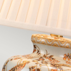 Porcelanowa lampa stojąca Gold Birds Elstead Lighting Onex60W E27 w wielokolorowym wzorze z motywem ptaków i kwiatów.
