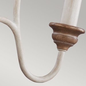 Lampa wisząca Hartsville Elstead Lighting, detal wykończenia drewnianego.