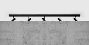 Lampa Sufitowa Spot Nordlux LED Metal Czarny z 5 reflektorami na betonowym tle