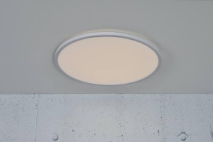 Lampa Sufitowa Nordlux LED Plastik Biały zamontowana na suficie.