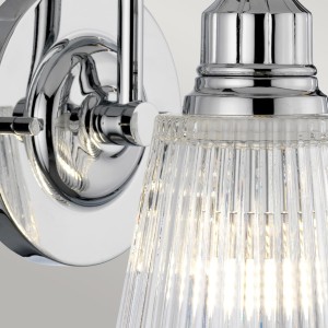 Lampa ścienna kinkiet Addison Elstead Lighting z żebrowanym szklanym kloszem i polerowanym chromem.