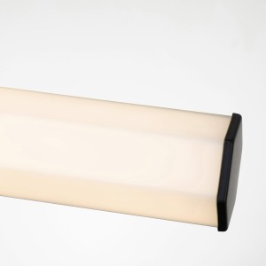 Lampa ścienna kinkiet Facet Elstead Lighting z wbudowanym LED i trawionym szkłem opalowym.