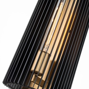 Lampa ścienna kinkiet Linara Elstead Lighting z żarówką E27 i czarną obudową.