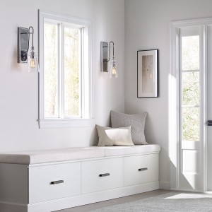 Lampa ścienna kinkiet Loras Elstead Lighting 1xE27 60W Stal, Szkło z bąbelkami powietrza Chrom zamontowana na ścianie w nowoczesnym wnętrzu.