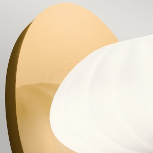 Lampa ścienna kinkiet Pim Elstead Lighting, stal, satynowe szkło opalowe, złote.