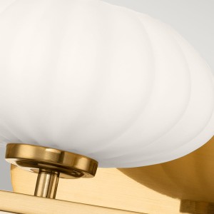 Lampa ścienna kinkiet Pim Elstead Lighting, złota stal i trawione satynowe szkło opalowe.