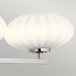 Lampa ścienna kinkiet Pim Elstead Lighting z trawionym satynowym szkłem i polerowanym chromem.