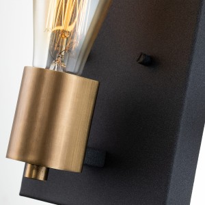 Lampa ścienna kinkiet Silas Elstead Lighting z żarówką E27 i mocowaniem ze starego mosiądzu na czarnej podstawie.