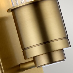 Lampa ścienna kinkiet Wellington Elstead Lighting z żebrowanym szkłem w starym mosiądzu.