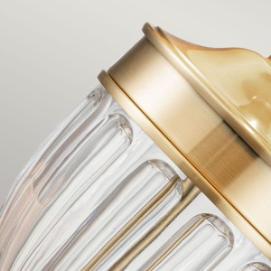 Lampa stołowa Dennison Elstead Lighting ze szczotkowanego mosiądzu, szkła i lnu.