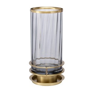 Lampa stołowa Arno Elstead Lighting ze szkłem pryzmatycznym i wykończeniem w starym mosiądzu.