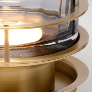 Lampa stołowa Arno Elstead Lighting w kolorze starego mosiądzu z pryzmatycznym szkłem.