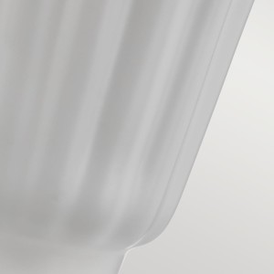 Lampa stołowa Bexley Elstead Lighting na białym tle.