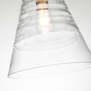 Lampa wisząca Elmore Elstead Lighting z przezroczystym kloszem.