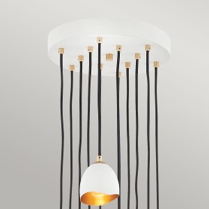 Lampa wisząca Nula Elstead Lighting z białymi i złotymi elementami.