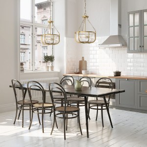 Lampa wisząca Roux Elstead Lighting 3xE27 60W Stal i Szkło żebrowane Naturalny mosiądz w jasnej kuchni.