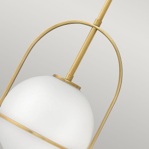 Lampa wisząca Somerset Elstead Lighting z opalowym szkłem i starym mosiądzem.