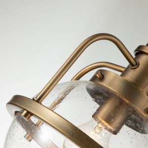 Lampa wisząca Triocent Elstead Lighting z kloszem ze szkła z bąbelkami i naturalnym mosiężnym wykończeniem.