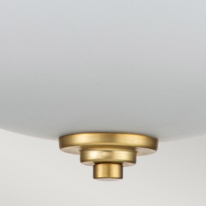 Lampa sufitowa plafon Malibu Elstead Lighting, opalowe szkło i szczotkowany mosiądz.