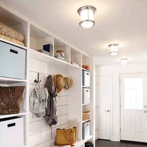 Lampa sufitowa plafon Hadrian Elstead Lighting w przedpokoju.