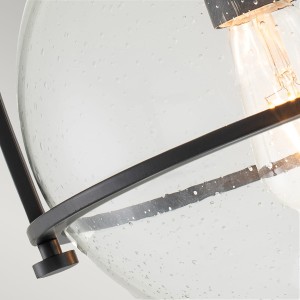 Lampa sufitowa plafon Somerset Elstead Lighting z czarnym wykończeniem i szkłem z bąbelkami powietrza.