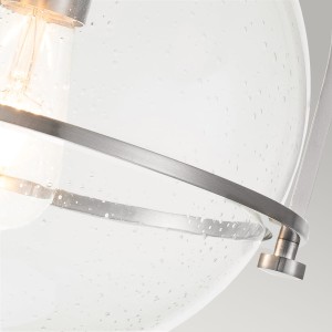 Lampa sufitowa Somerset Elstead Lighting z kloszem ze szkła z bąbelkami powietrza.