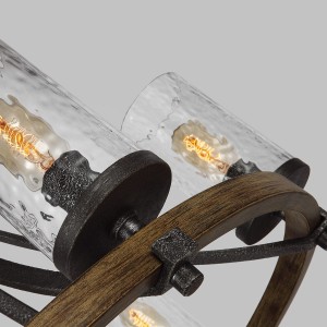 Lampa wisząca/żyrandol Angelo Elstead Lighting detal żarówek i rama ze starego drewna dębowego.